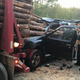 Illustration for article titled Georgia Driver Somehow Escapes Massive Windshield Impalement With Minor Injuries